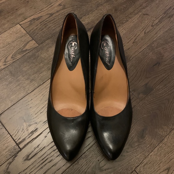 EARTHIES Basic Black Comfort Heels, Sz 9 - Picture 3 of 6